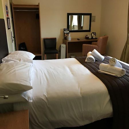 Hotel The Twelve Knights Port Talbot Esterno foto