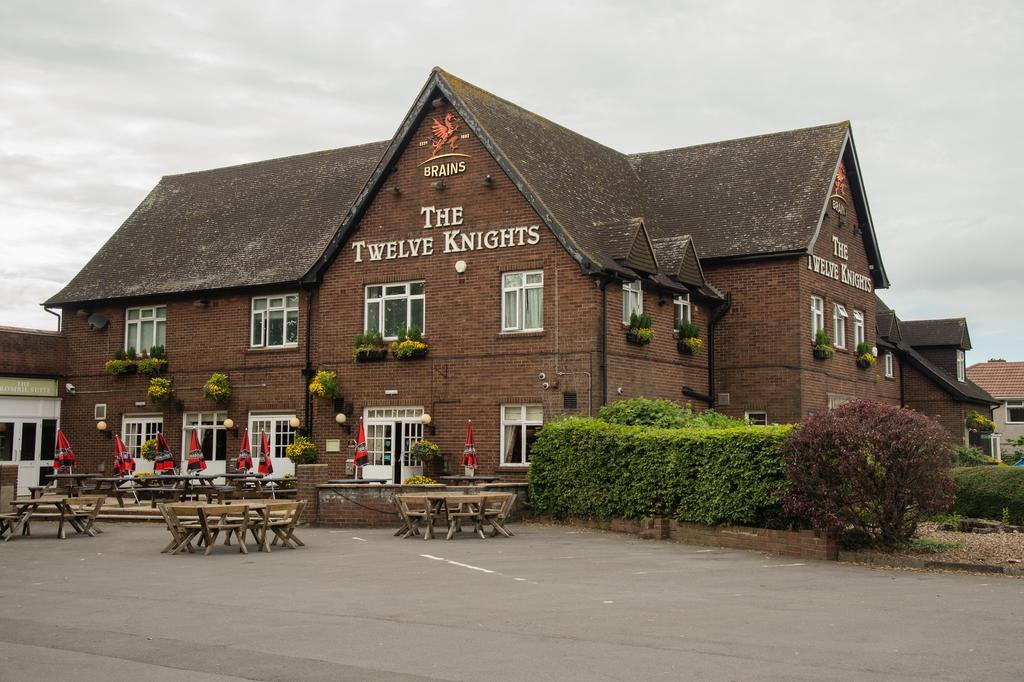 Hotel The Twelve Knights Port Talbot Esterno foto