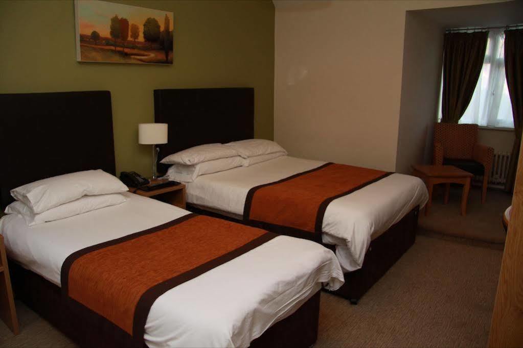 Hotel The Twelve Knights Port Talbot Esterno foto