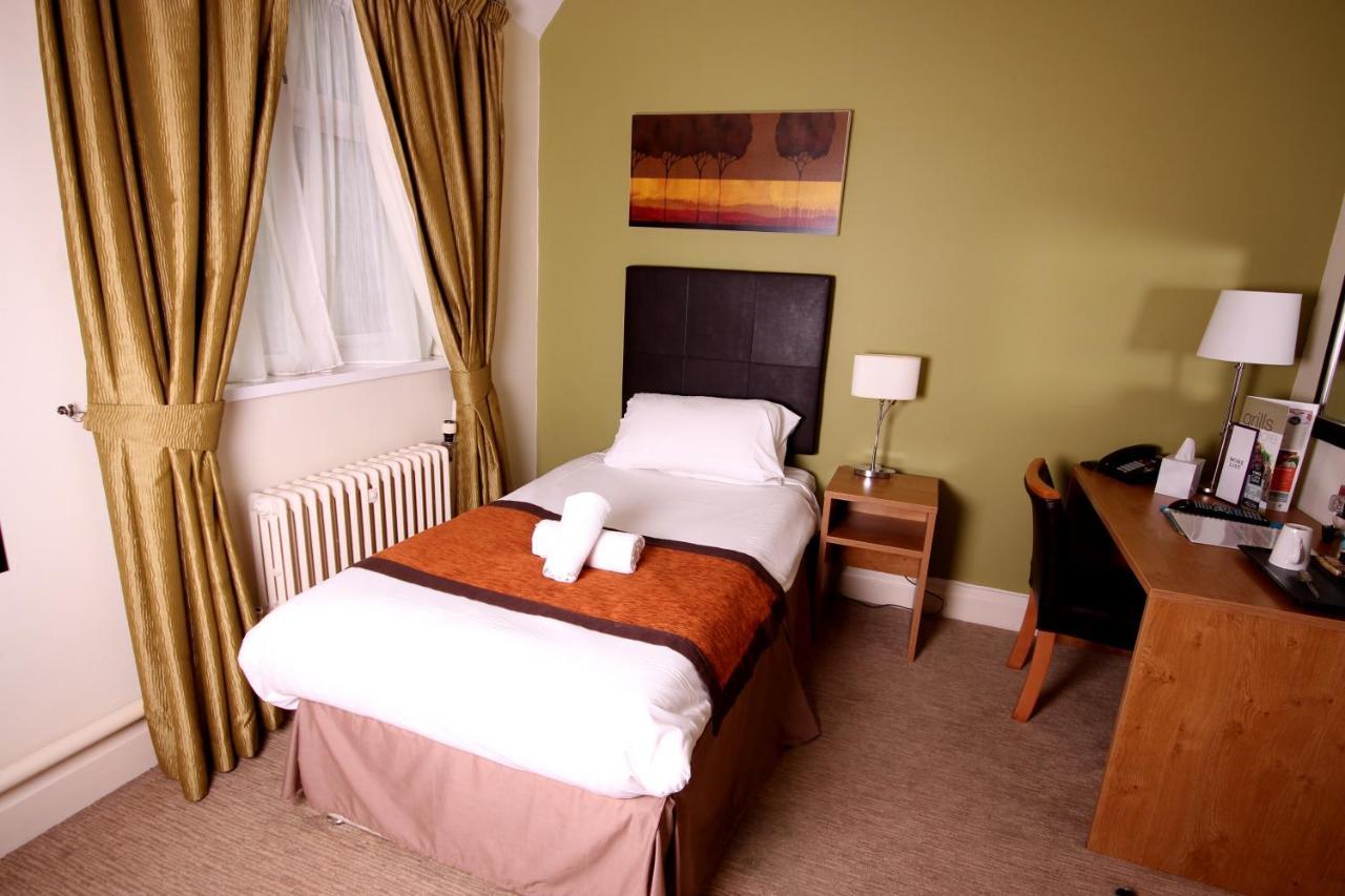 Hotel The Twelve Knights Port Talbot Esterno foto