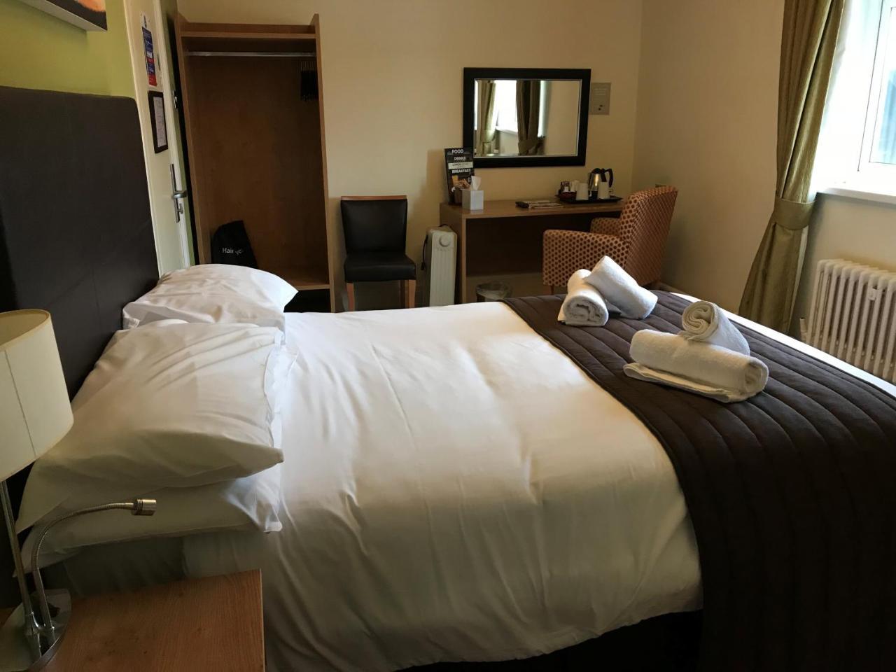 Hotel The Twelve Knights Port Talbot Esterno foto